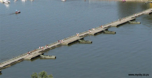 Pontonbrücke