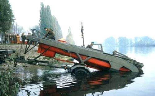 Bugsierboot Mo-634 beim zu Wasser lassen