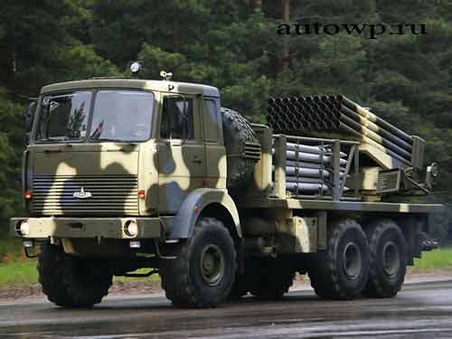 MAZ 6317 mit Raketenwerfer