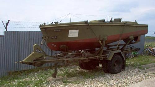 Bugsierboot Mo-111 auf Anhänger
